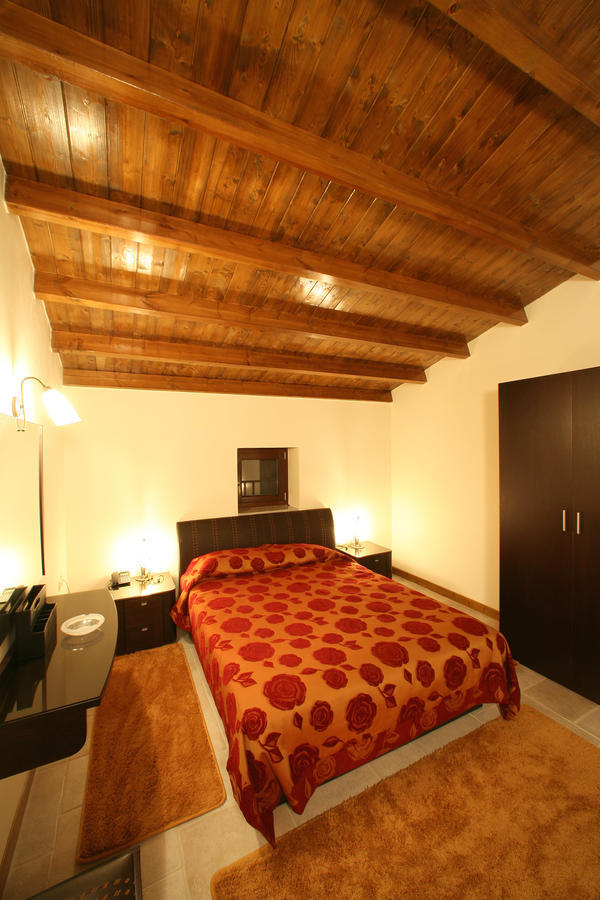 Arhontiko Parnona Hotel Karyes Cameră foto